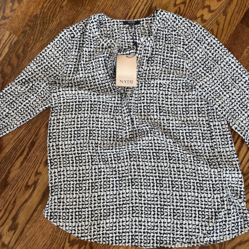 NEW with tags NYDJ ¾ sleeve Pleatback blouse